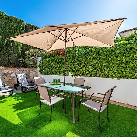 Carmen Garden & Parking Apartment